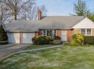 465 Laurel Rd, Rockville Centre, NY 11570