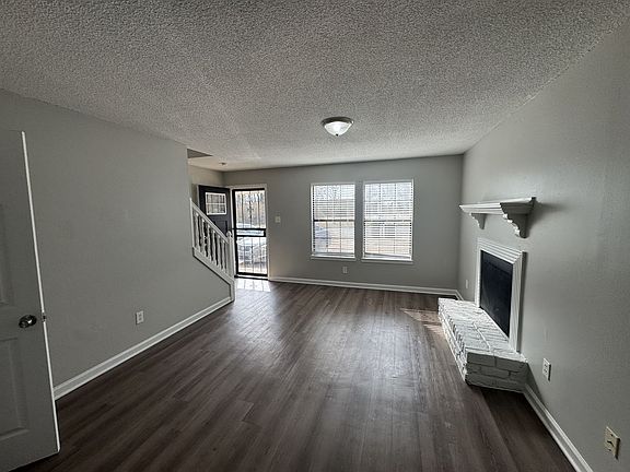 3rd image of 3546 Christine Rd