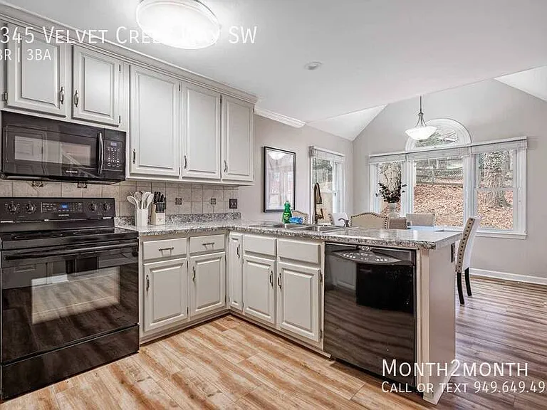 1345 Velvet Creek Way SW — Photo 8