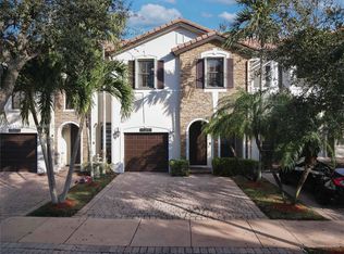 10261 NW 32nd Ter, Doral, FL 33172