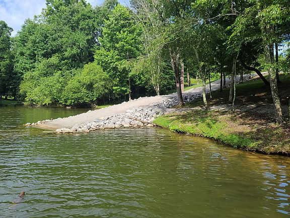 4th image of Emerald Pointe Cir