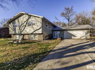 509 Saint Johns Dr, Sherman, IL