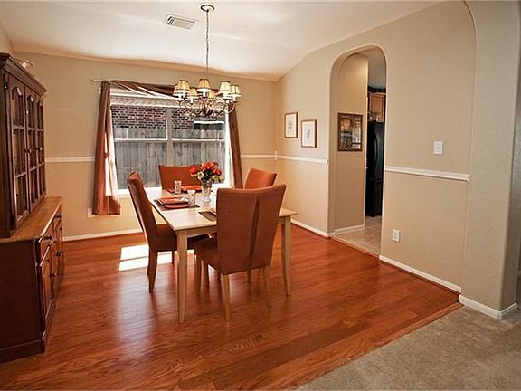 3rd image of 419 Colchester Ln