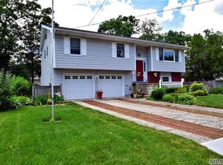 282 W 6th St, Deer Park, NY