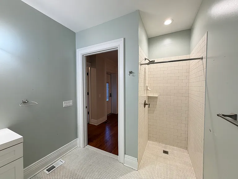 201 W Huron St #D — Photo 8