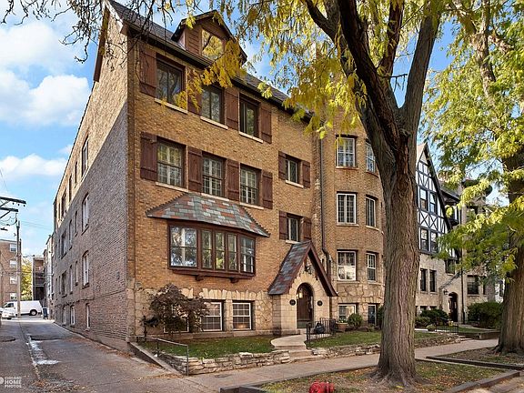 3rd image of 7442 N Hoyne Ave #2N