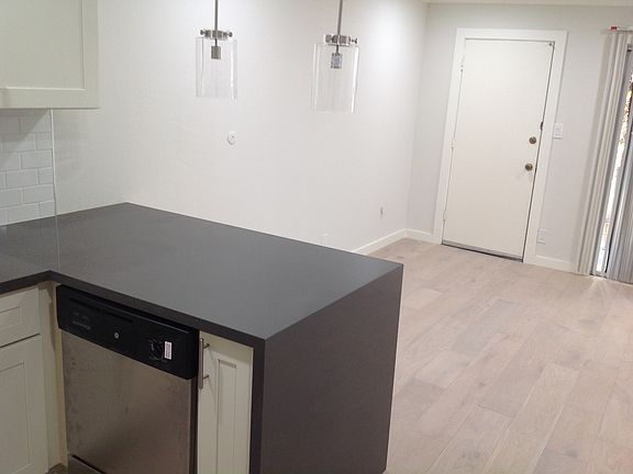 4th image of 2244 Lakeshore Ave APT 9