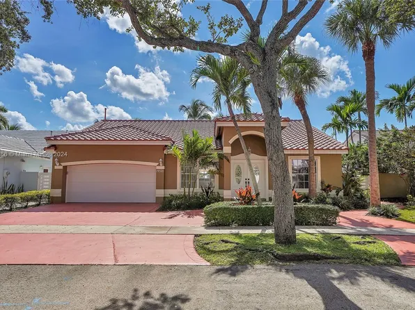 19370 NW 87th Pl, Hialeah, FL 33018