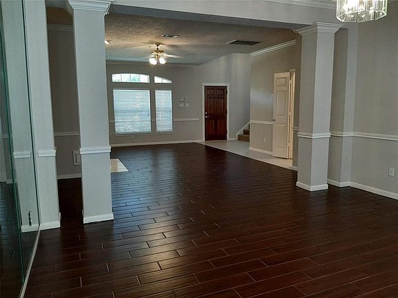 4th image of 1385 El Camino Village Dr