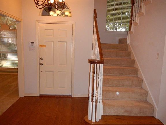 3rd image of 3901 Overlake Dr