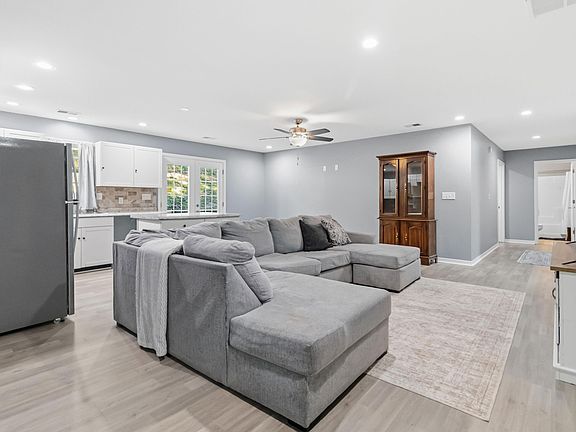 3rd image of 144 Liberty Ave