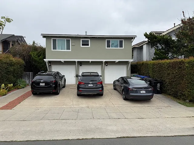3219 Grim Ave — Photo 1