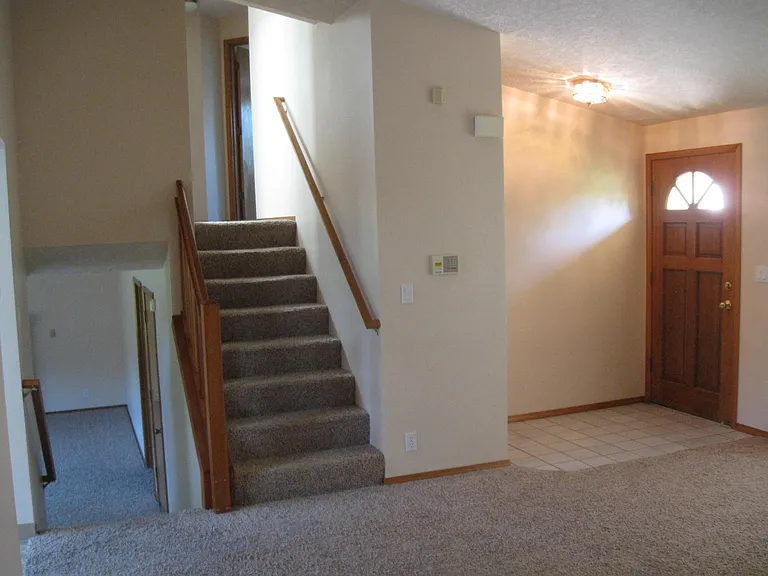 319 SW 28th Ct — Photo 6