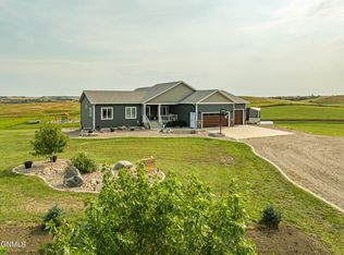 3252 James Dr, Mandan, ND 58554