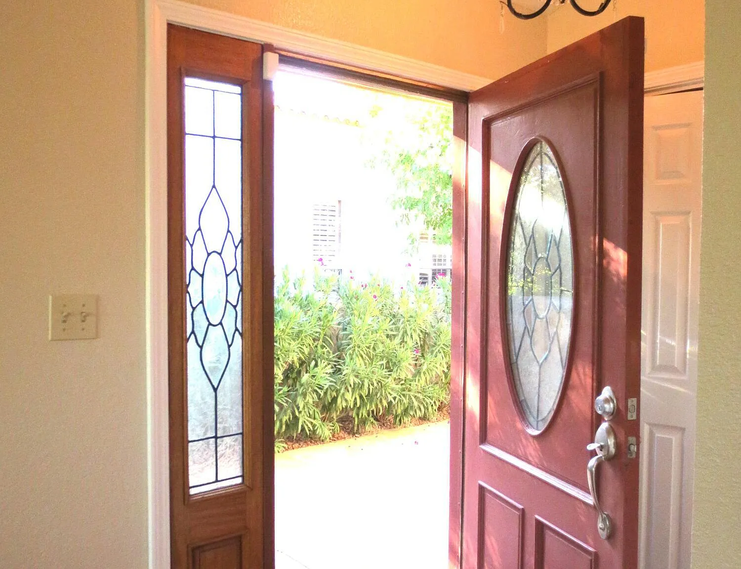 3 bed, 2.5 bath, 2066 sqft, $2,750 — Photo 2