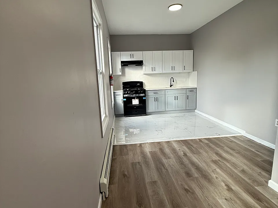 582 Broadway #2R