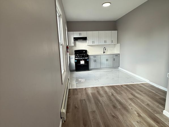 582 Broadway #2R