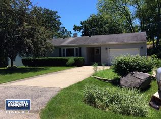 1915 W Indian Ridge Dr, McHenry, IL 60051
