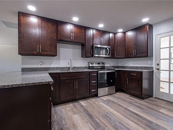5th image of 6235 W Oaklawn St