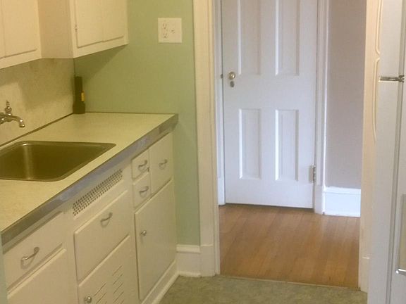 4th image of 2421 Boas St