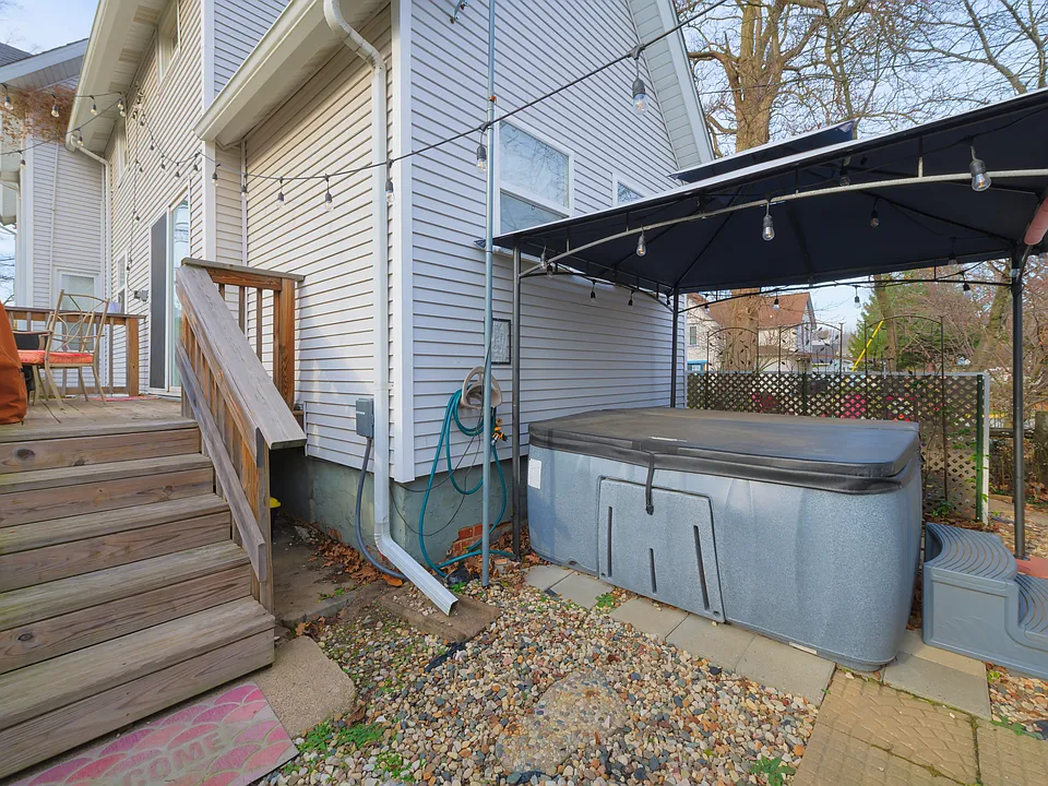 351 Jones Ave