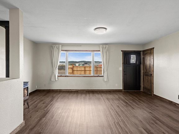 3rd image of 407 Valley View Rd