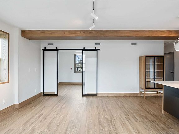 3rd image of 663 Greenwood Ave #2