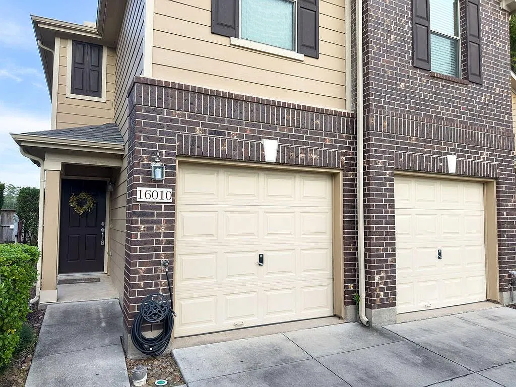 3 bed, 2.5 bath, 1932 sqft, $2,099 — Photo 3