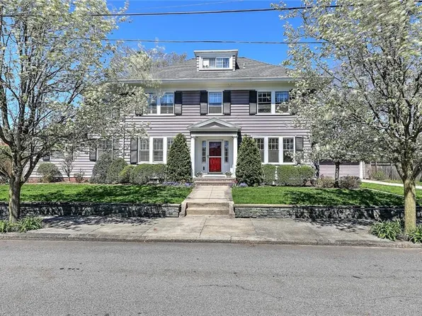 17 Lowden St, Pawtucket, RI 02860