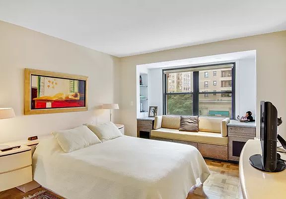 3rd image of 201 E 77th St APT 4C