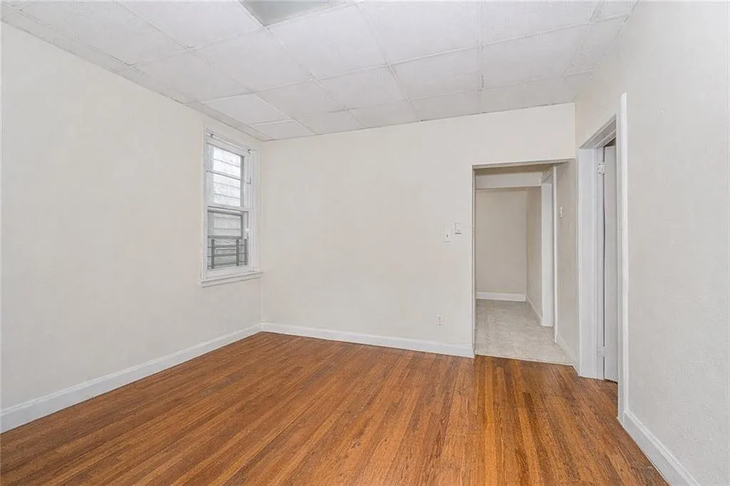 3 bed, 1.0 bath, 1000 sqft, $3,333 — Photo 1