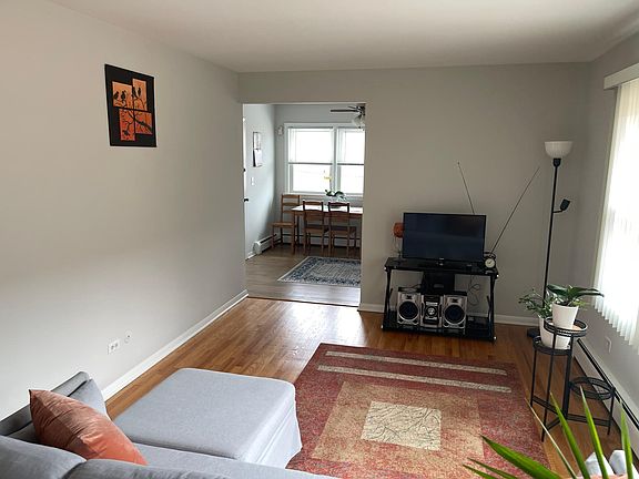 2nd image of 8518 W Catalpa Ave APT 2N