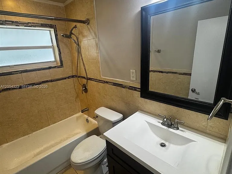 1832 Madison St #102 — Photo 10