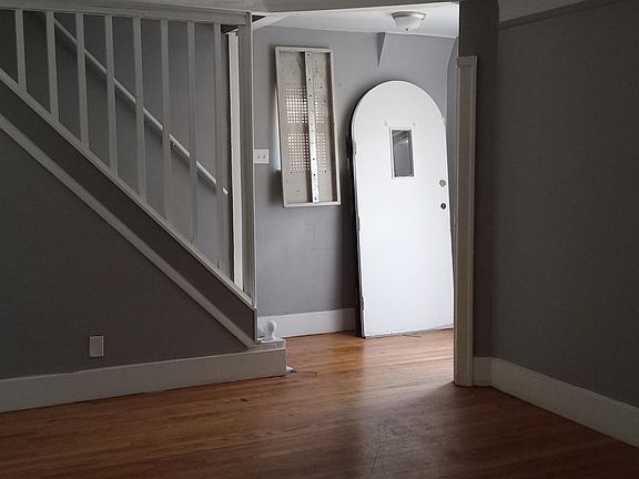2nd image of 16165A Lesure St