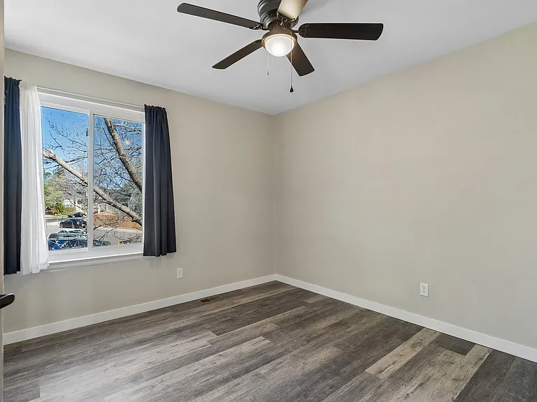 5247 E Hamilton Ave — Photo 15