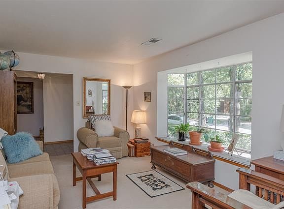 5th image of 2106 Emerson Ln