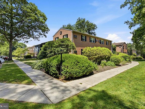 3rd image of 207 Walnut Hill Rd #11