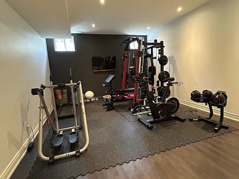 77 Robert Berry Cres — Photo 20