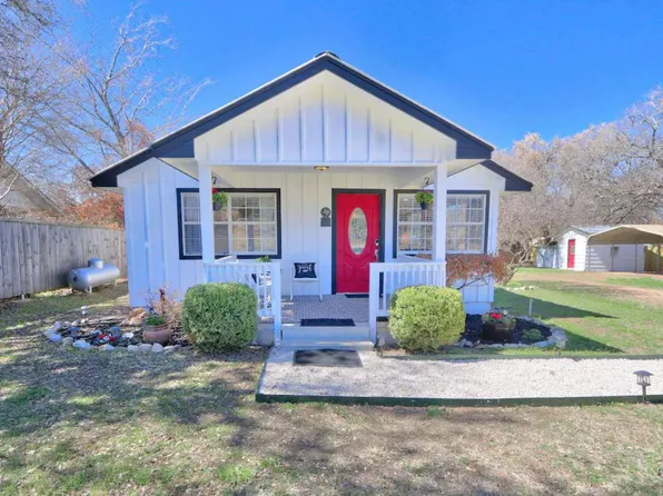 603 N Ave N, Johnson City, TX 78636