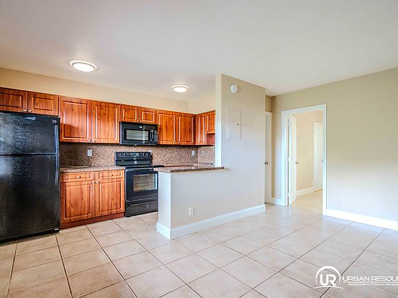 4th image of 715 NE 6th St APT 3
