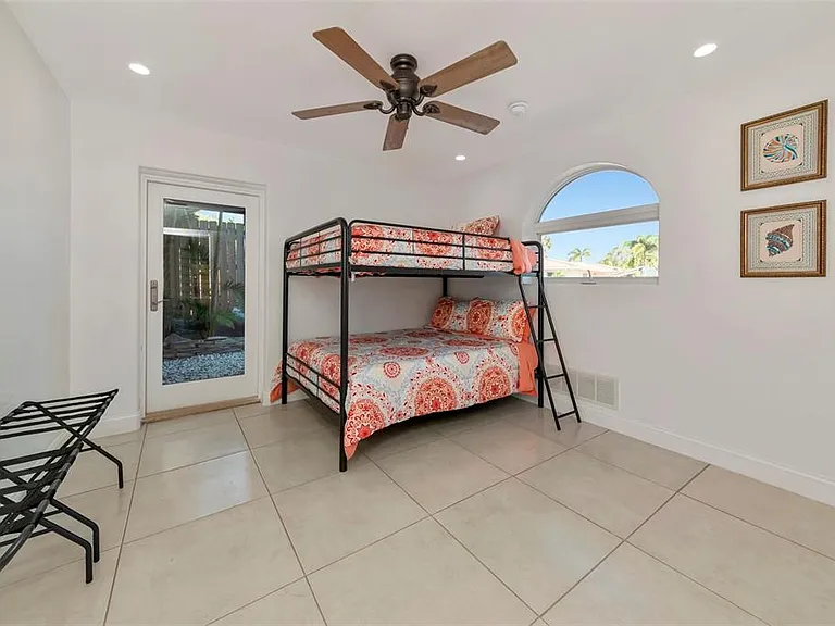 681 Avenida De Mayo — Photo 28