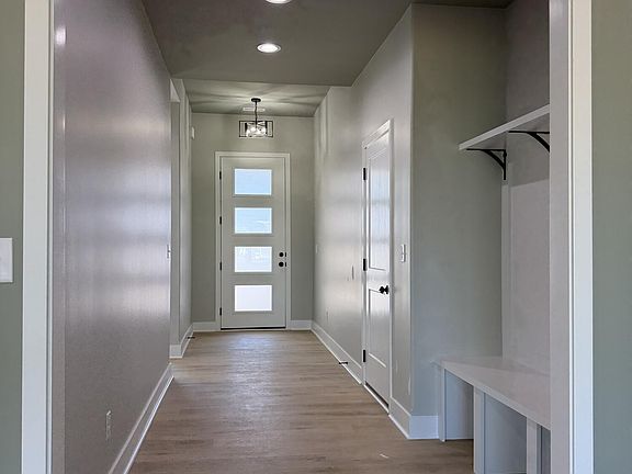 5th image of 163 Whitley Way
