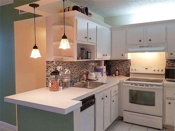 2nd image of 1810 SW Sw 81st Avenue #2306