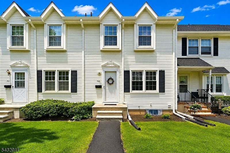 1st image of 712 Marlborough Common