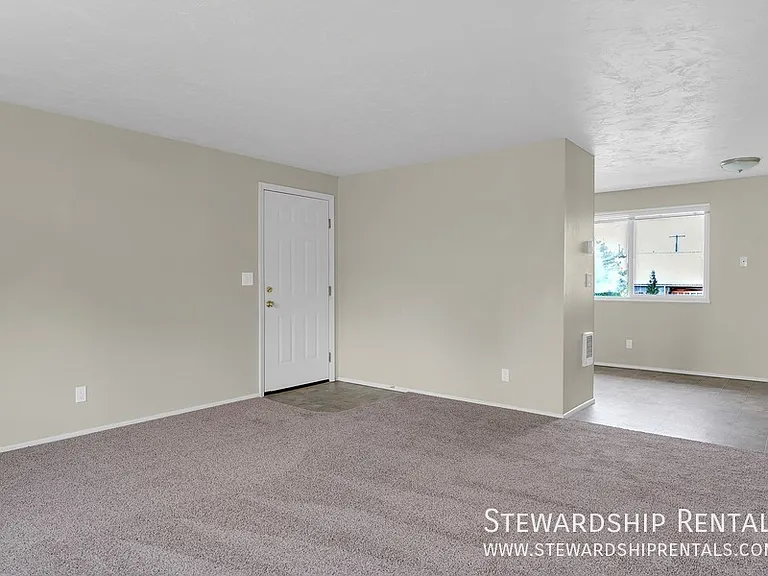 1154 Grant Aly — Photo 5