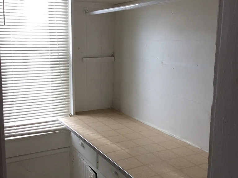 Comfortable Old Home converted into Apartments — Photo 7