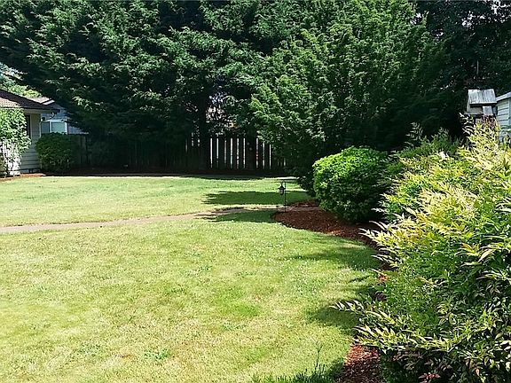 5th image of 11225 87th Avenue Ct E