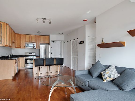4th image of 600 N Dearborn St APT 1406