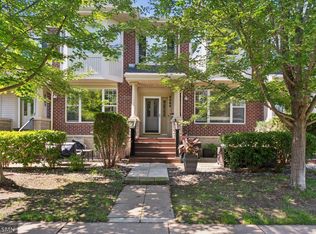 8064 Golden Valley Rd, Golden Valley, MN 55427