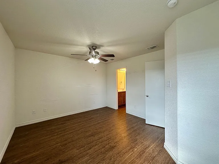 901 Lasso Dr — Photo 49